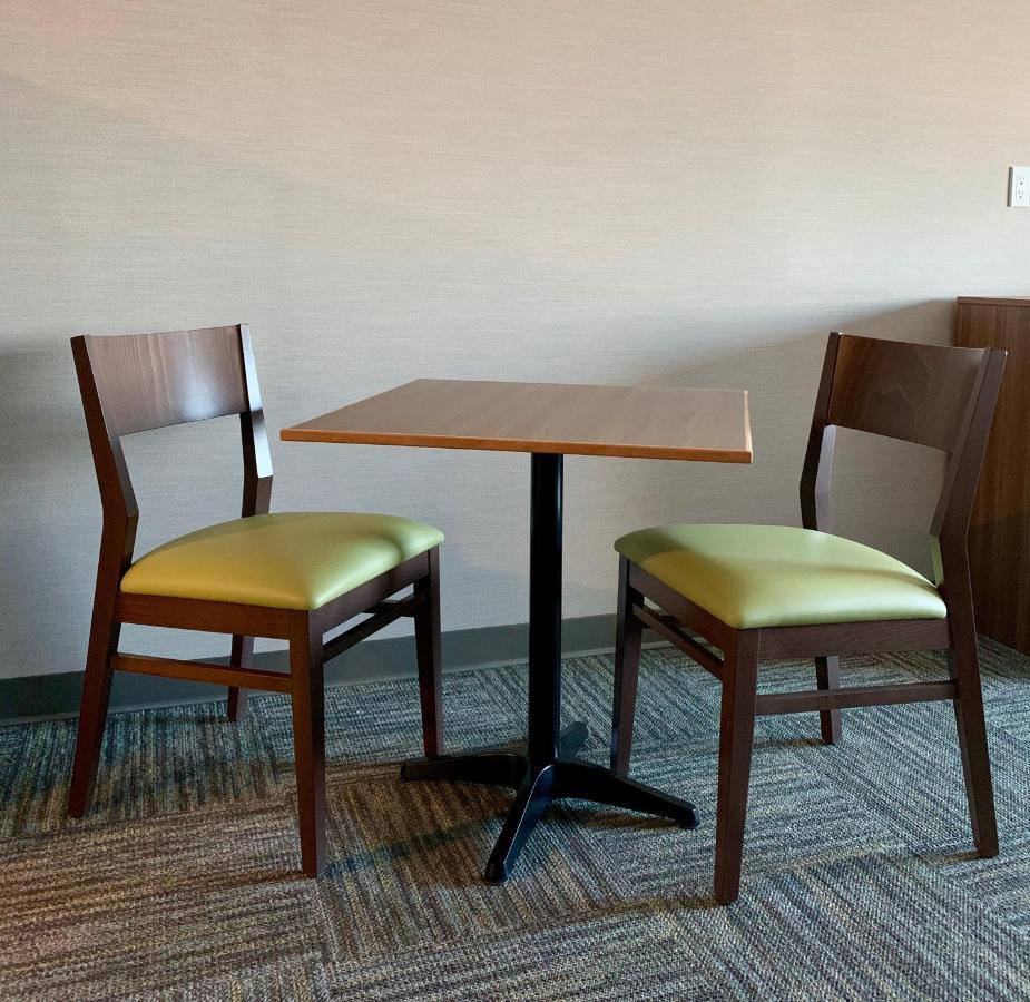 Meridian Inn & Suites Regina Airport Eksteriør bilde